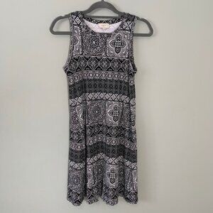 LOFT black white sleeveless stretchy knee length lightweight‎ flowy summer dress